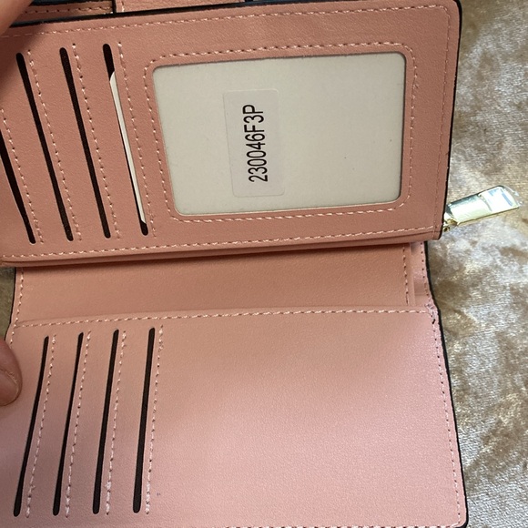 NEW Fox Lover wallet. Snap closure + outer zip around section. Inner card slots. - Picture 2 of 3